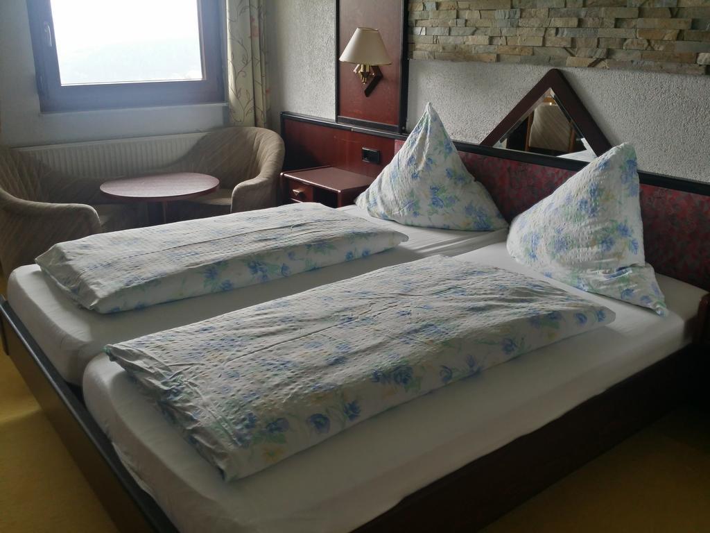Hotel Zur Engelsburg Hausen-Wied Quarto foto